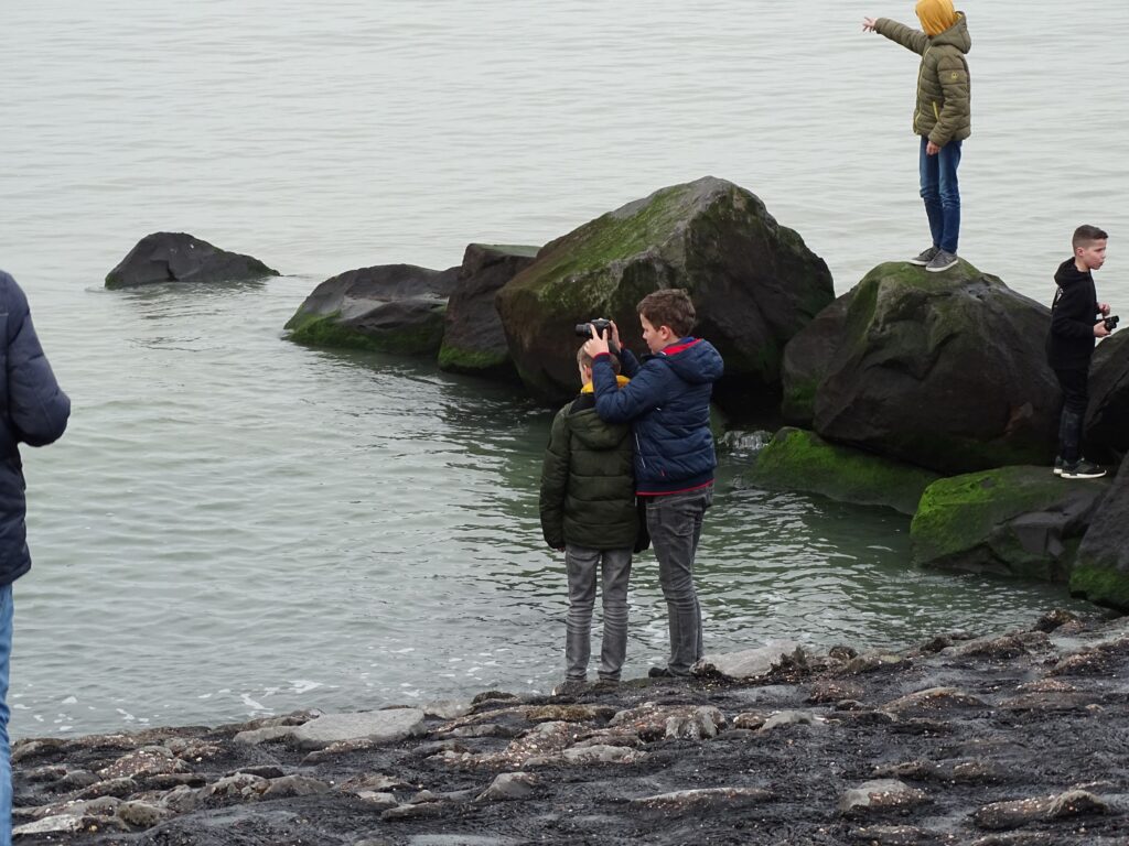 Fotograaf met statief Brouwersdam door Ad den Ouden