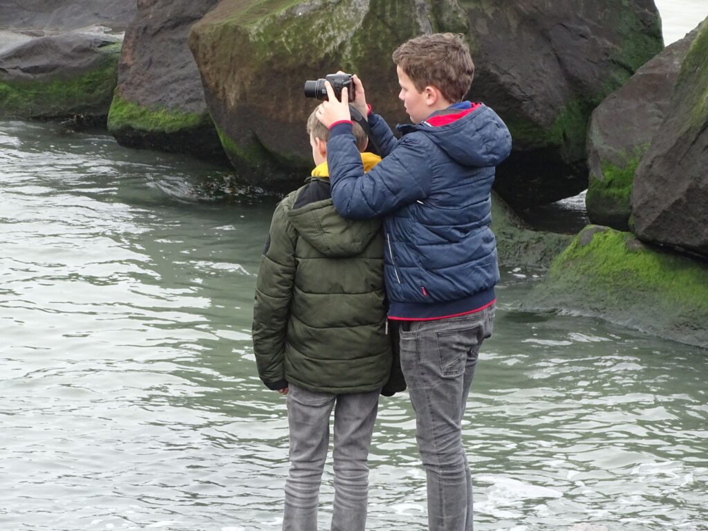 Fotograaf met statief Brouwersdam door Ad den Ouden