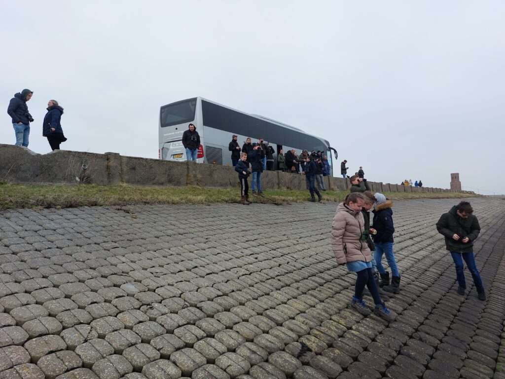 Op de Oosterscheldedijk. Door Dirk-Jan Verboom